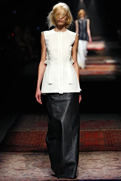 Look 11